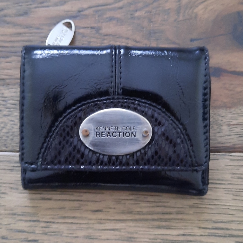 Kenneth Cole Reaction Glossy Bi- Fold Wallet